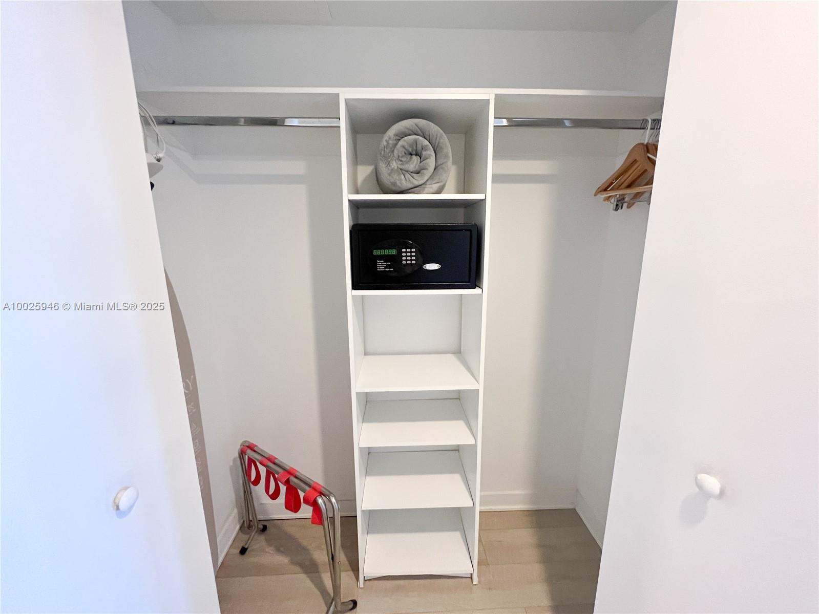 2602 E HALLANDALE BEACH BLVD #1605, Hallandale Beach FL 33009