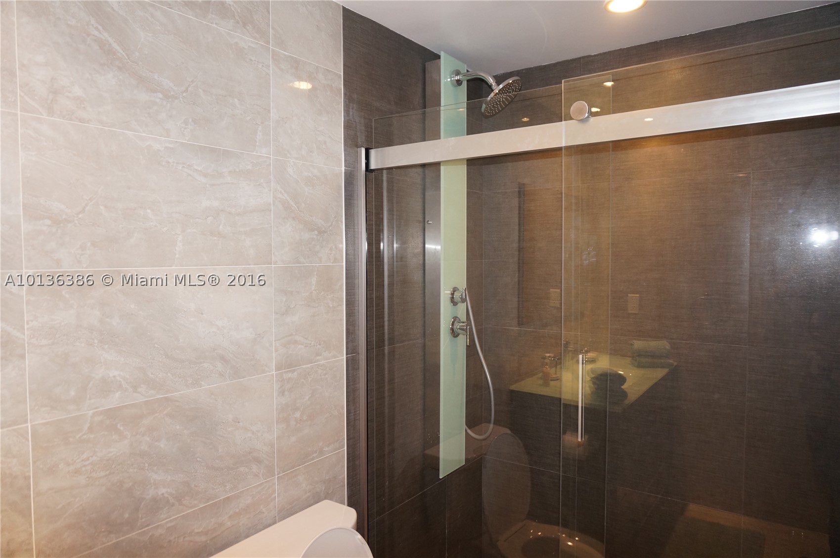 19370 COLLINS AV SEASONAL #1417, Sunny Isles Beach FL 33160
