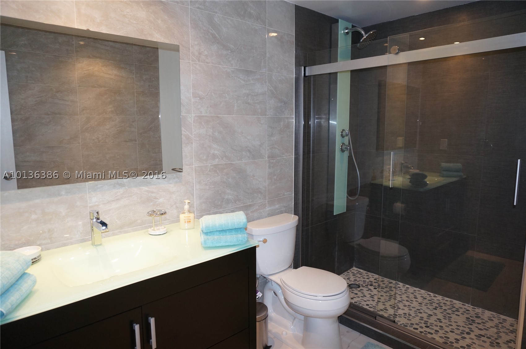 19370 COLLINS AV SEASONAL #1417, Sunny Isles Beach FL 33160