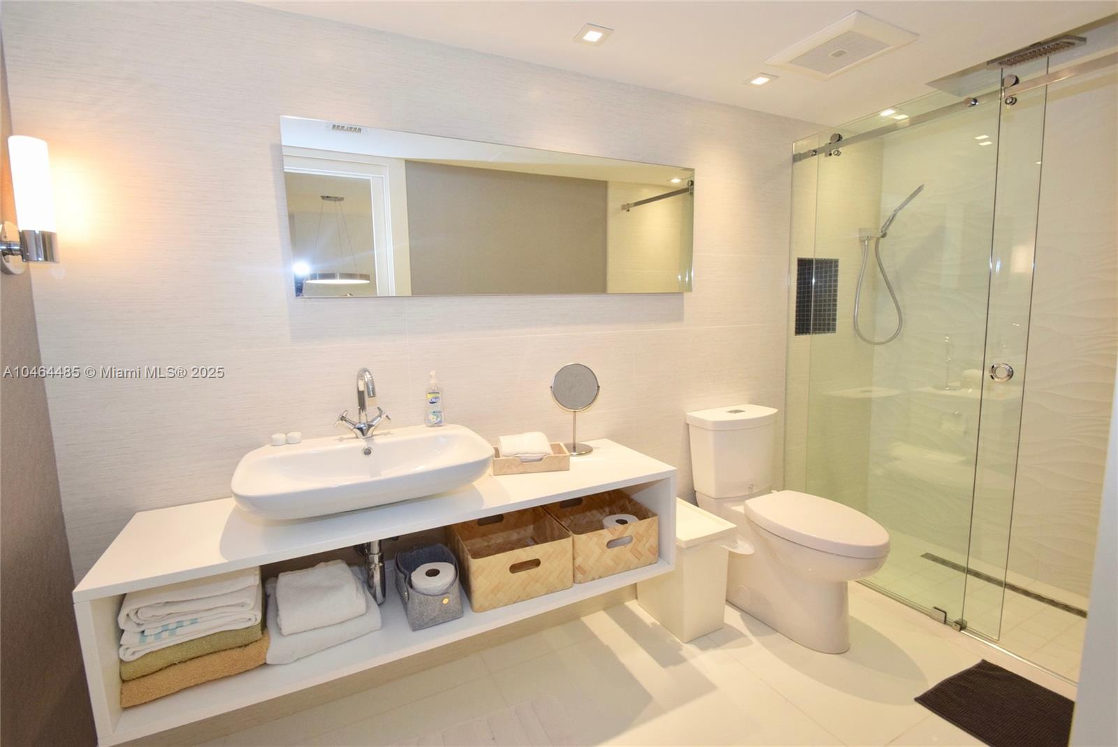 2301 Collins Ave #815/814, Miami Beach FL 33139