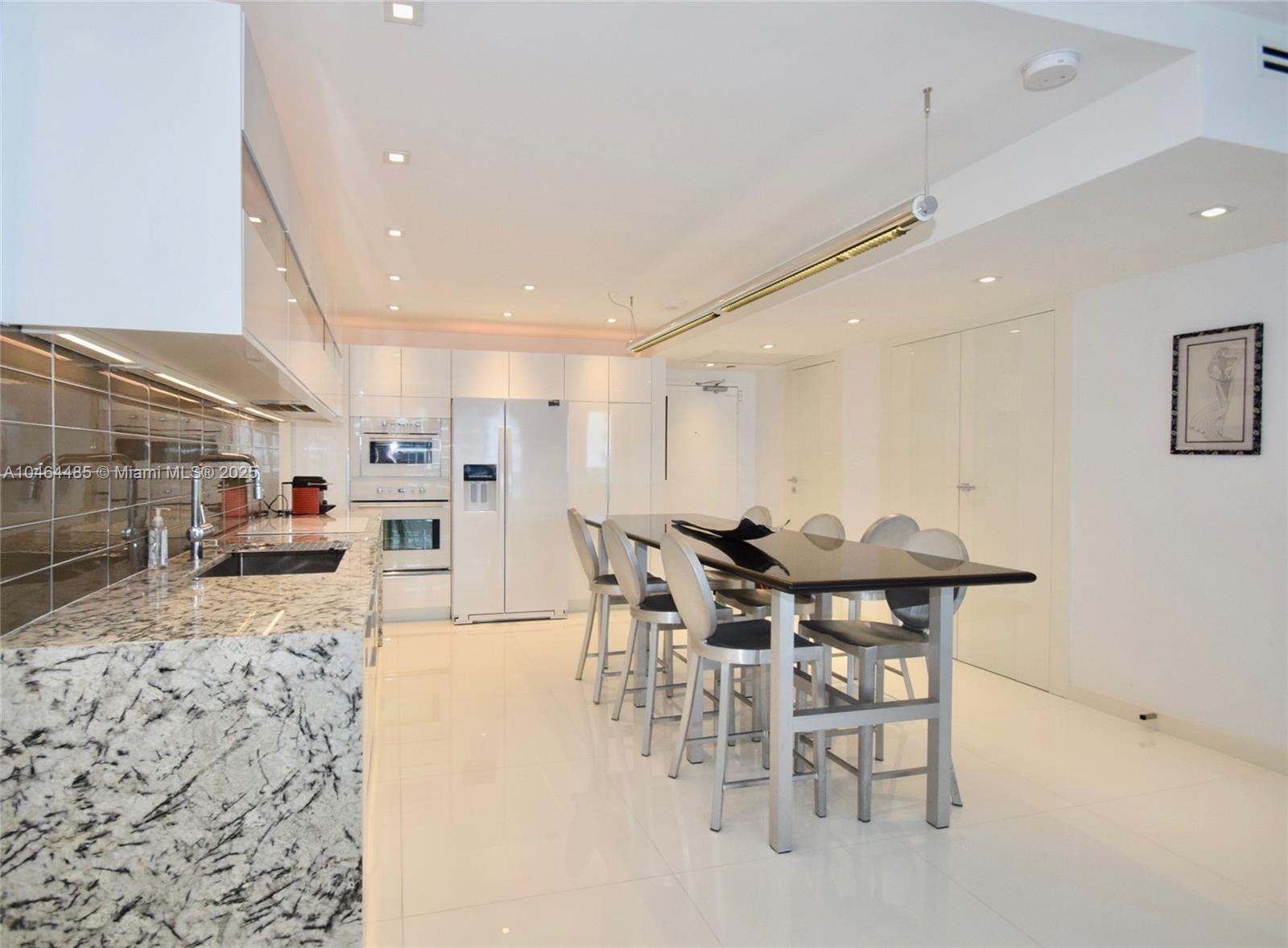 2301 Collins Ave #815/814, Miami Beach FL 33139