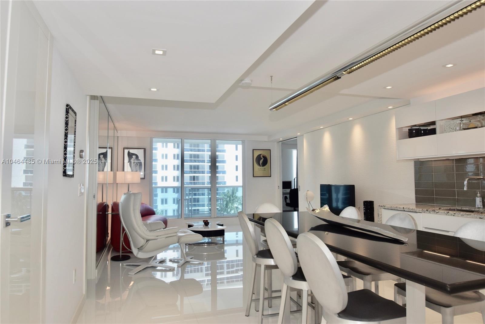 2301 Collins Ave #815/814, Miami Beach FL 33139