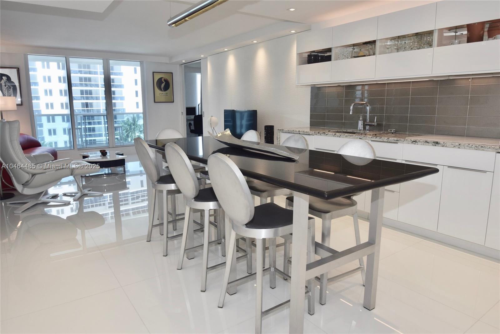 2301 Collins Ave #815/814, Miami Beach FL 33139