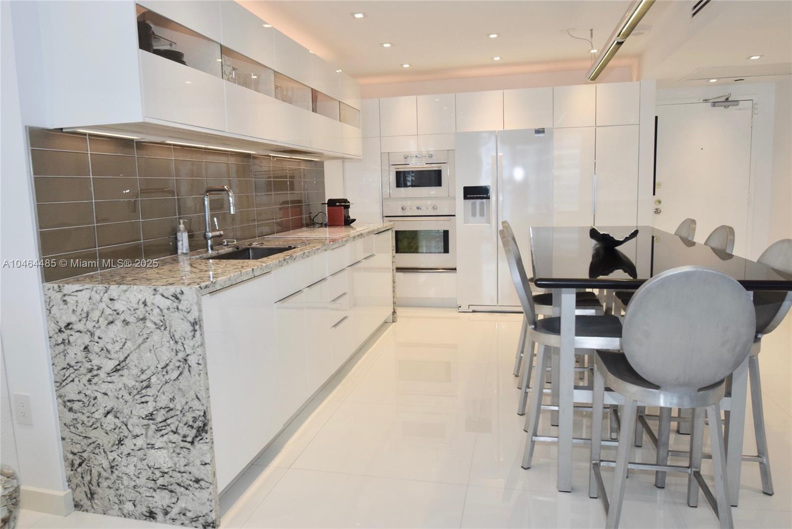 2301 Collins Ave #815/814, Miami Beach FL 33139