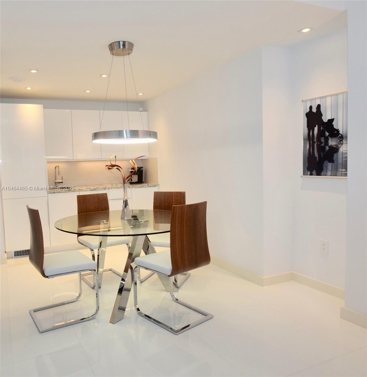 2301 Collins Ave #815/814, Miami Beach FL 33139