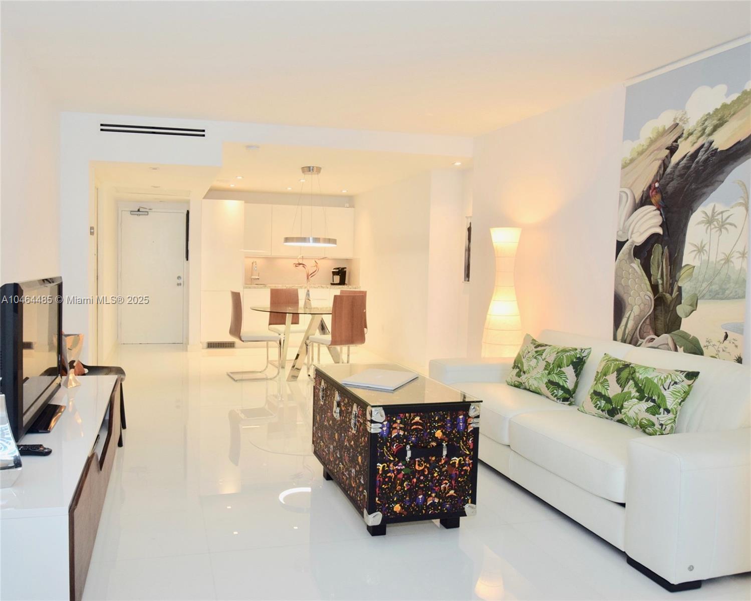 2301 Collins Ave #815/814, Miami Beach FL 33139
