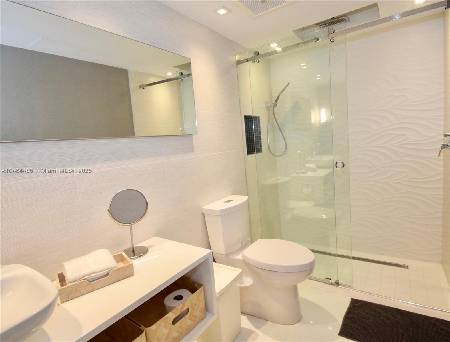 2301 Collins Ave #815/814, Miami Beach FL 33139