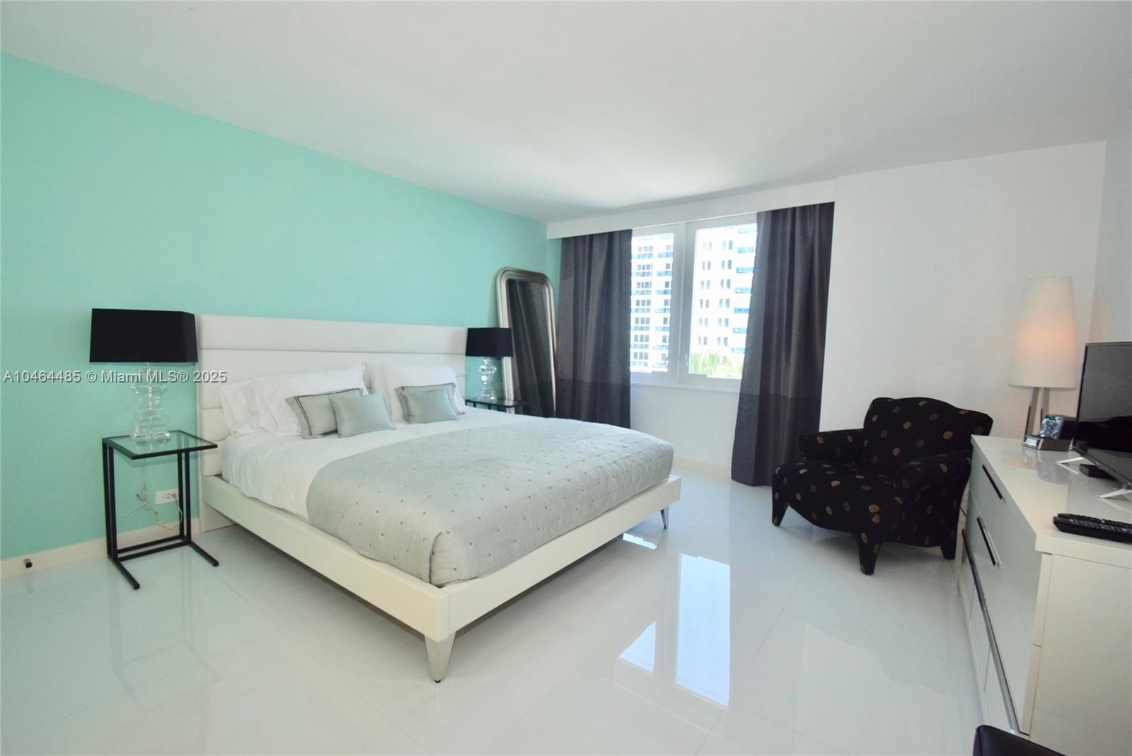 2301 Collins Ave #815/814, Miami Beach FL 33139