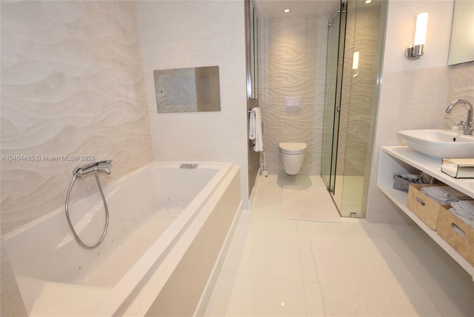 2301 Collins Ave #815/814, Miami Beach FL 33139