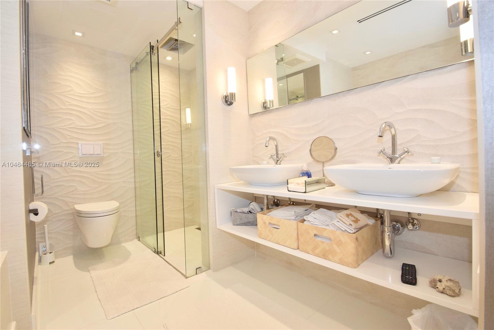 2301 Collins Ave #815/814, Miami Beach FL 33139