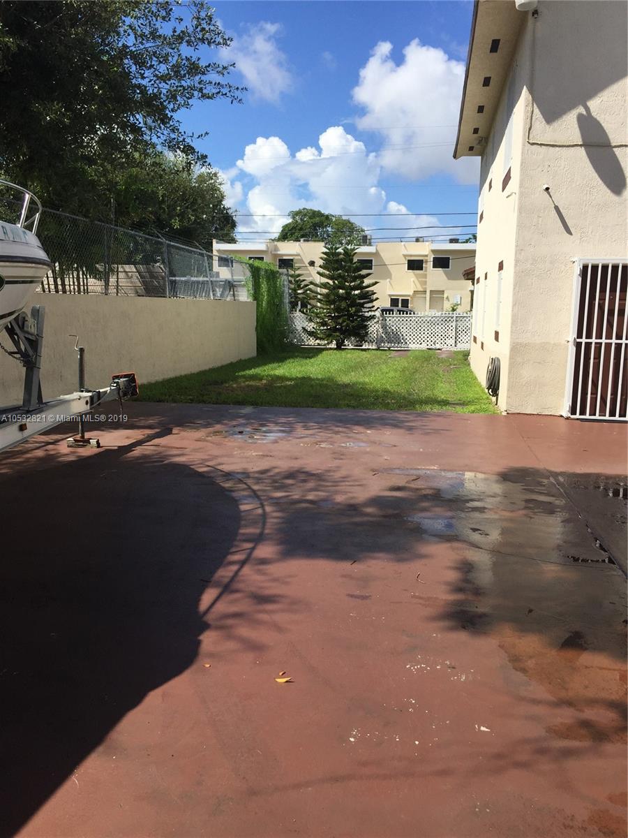 160 NW 27th St, Miami FL 33127