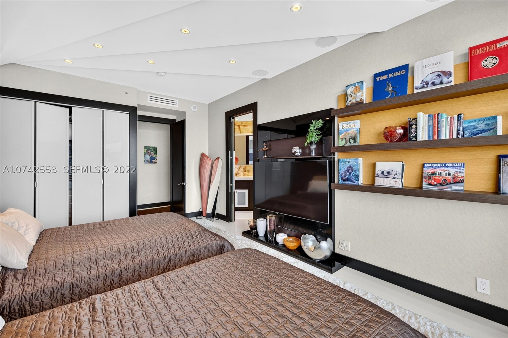 3802 NE 207th St #2802, Aventura FL 33180