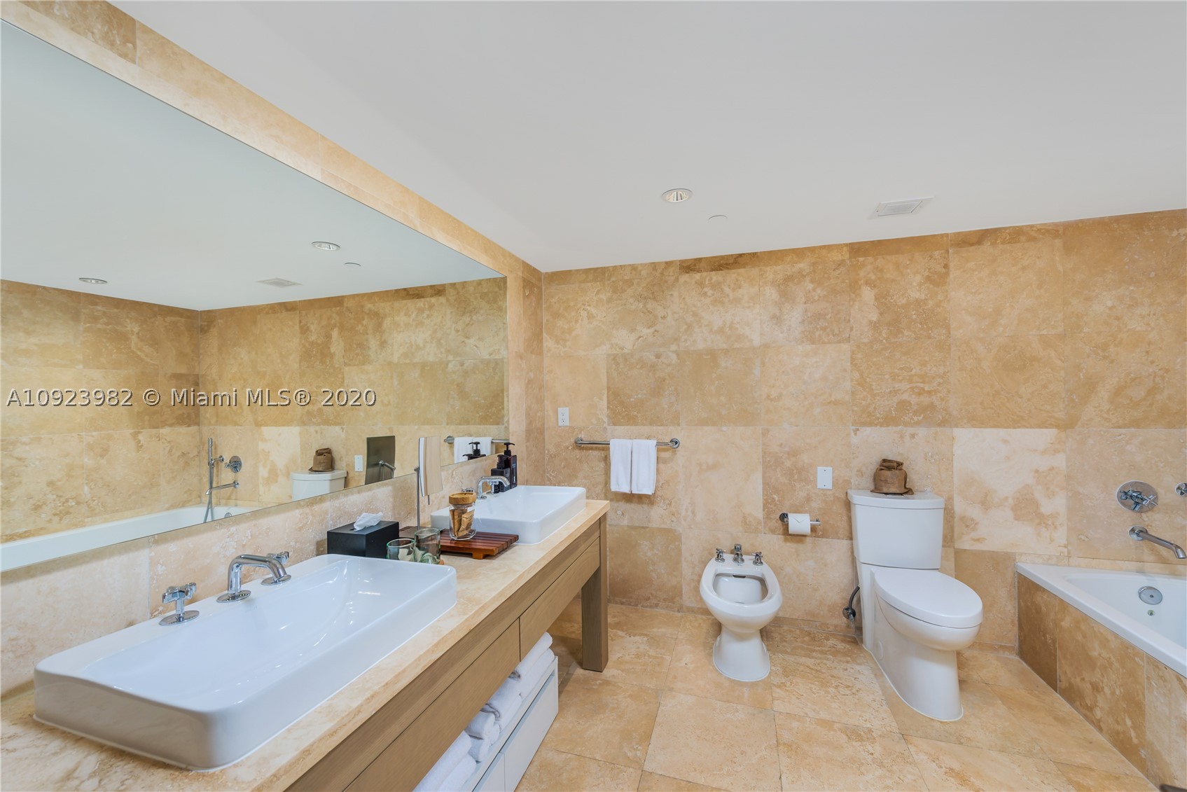 102 24th St #1544, Miami Beach FL 33139