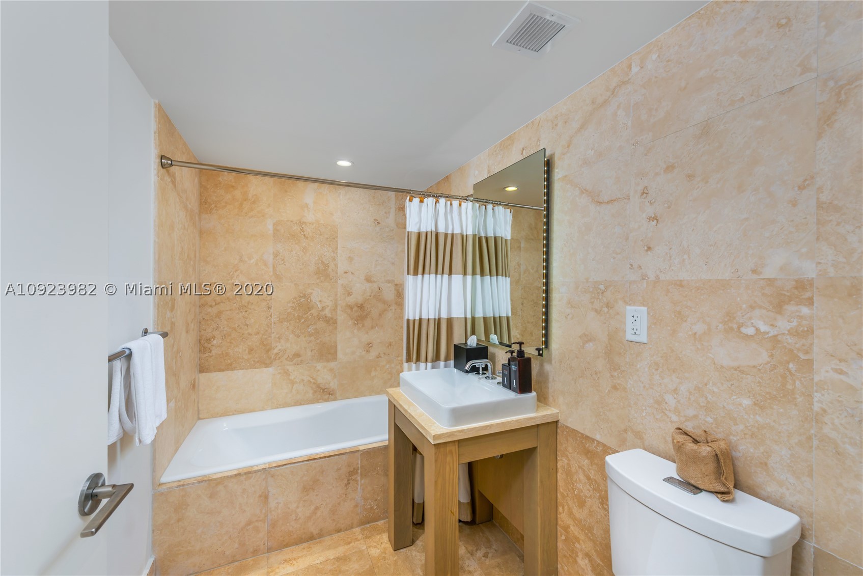 102 24th St #1544, Miami Beach FL 33139