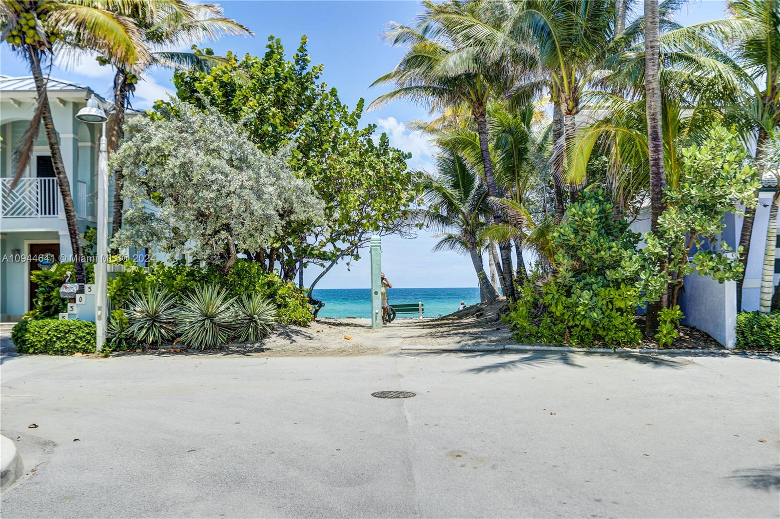 309 Oak St, Hollywood FL 33019