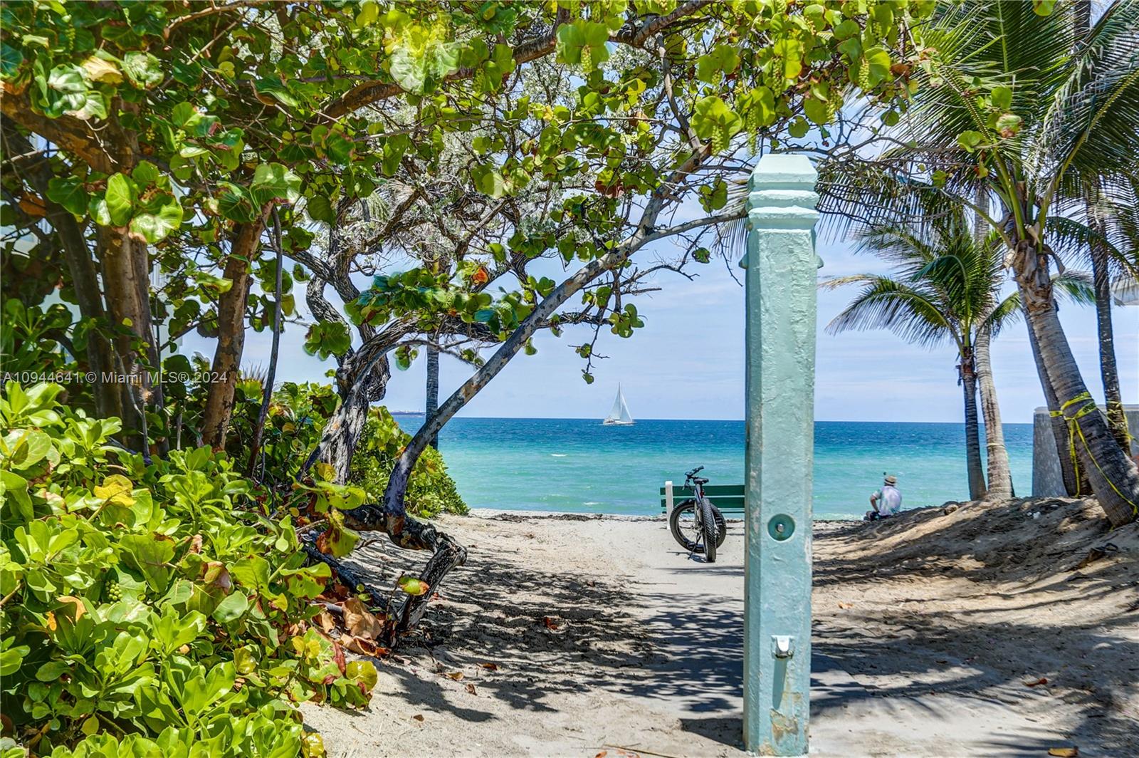 309 Oak St, Hollywood FL 33019