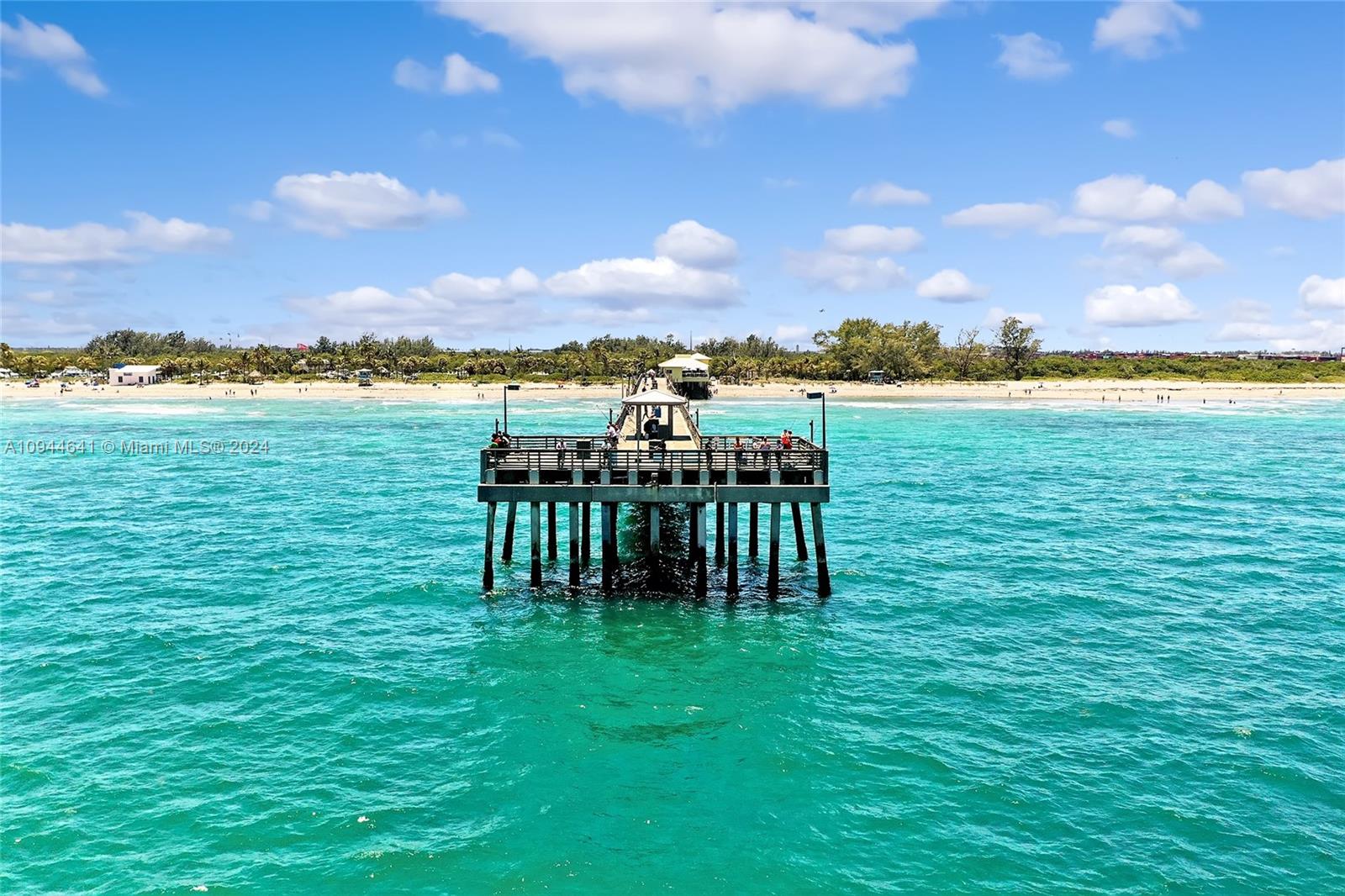 309 Oak St, Hollywood FL 33019