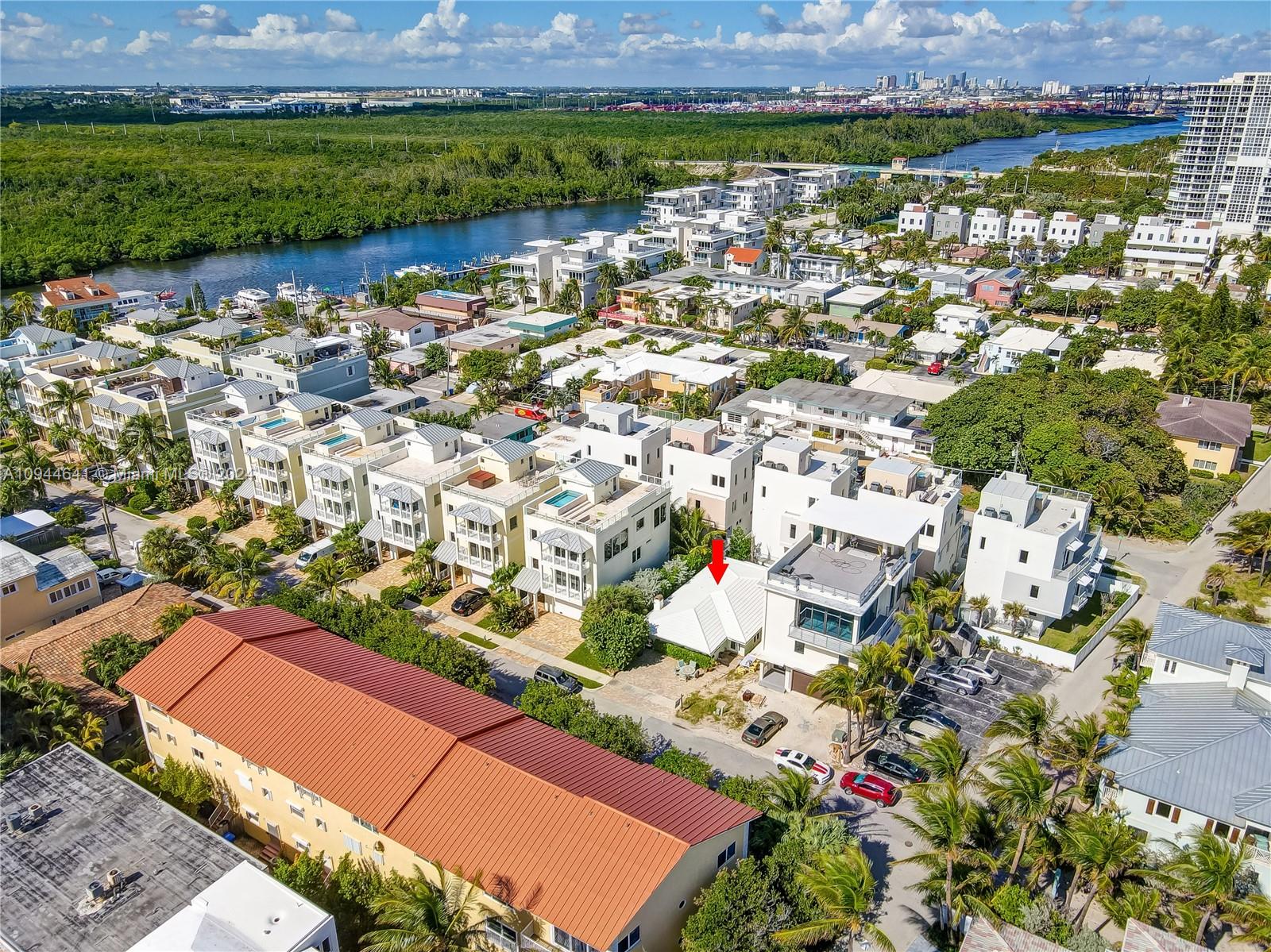 309 Oak St, Hollywood FL 33019