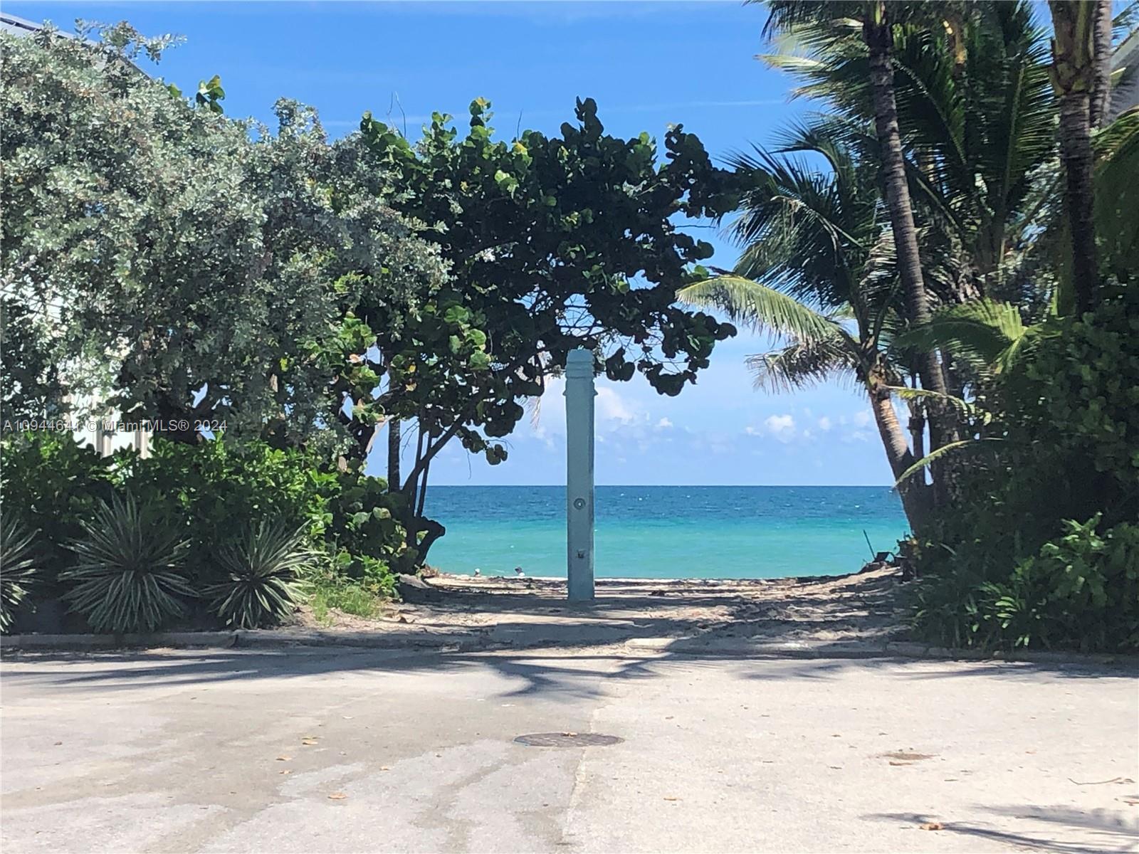309 Oak St, Hollywood FL 33019
