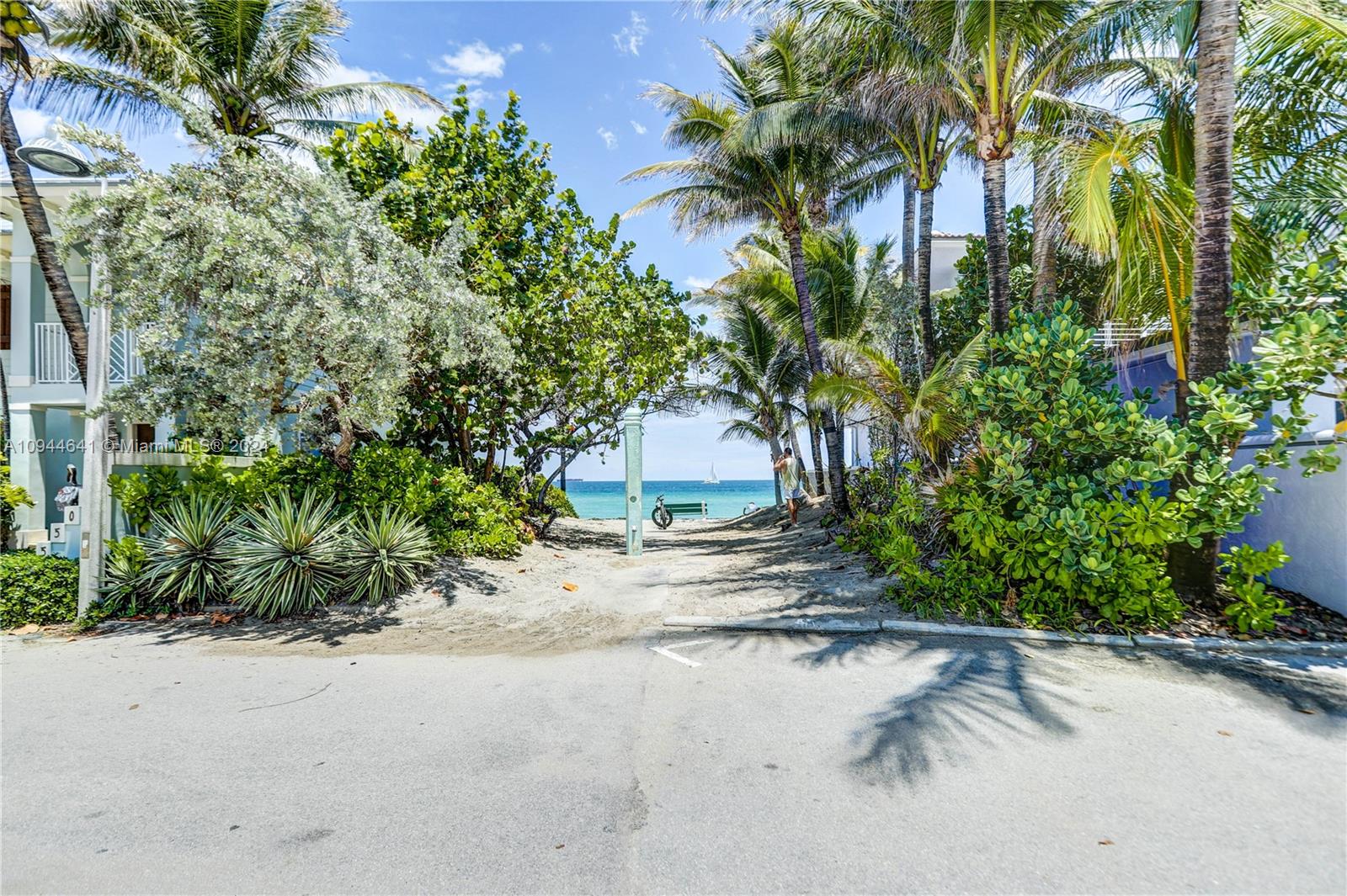 309 Oak St, Hollywood FL 33019