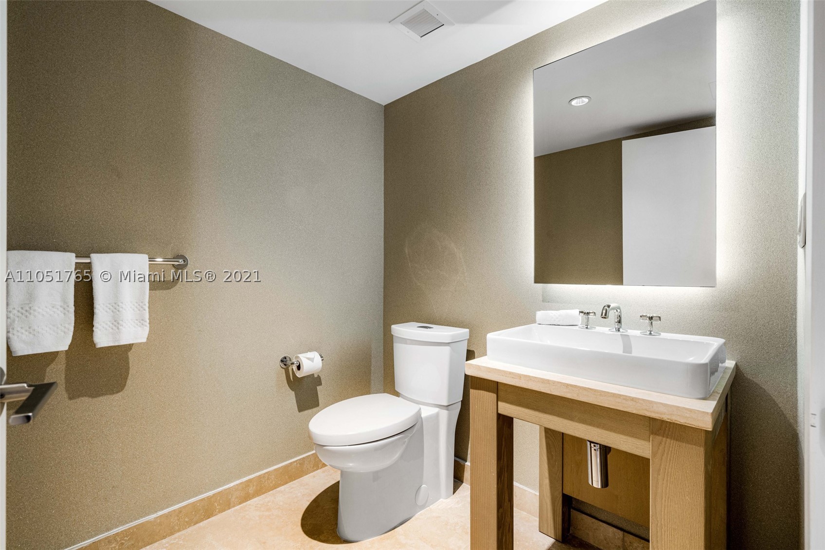 102 24th St #1115, Miami Beach FL 33139