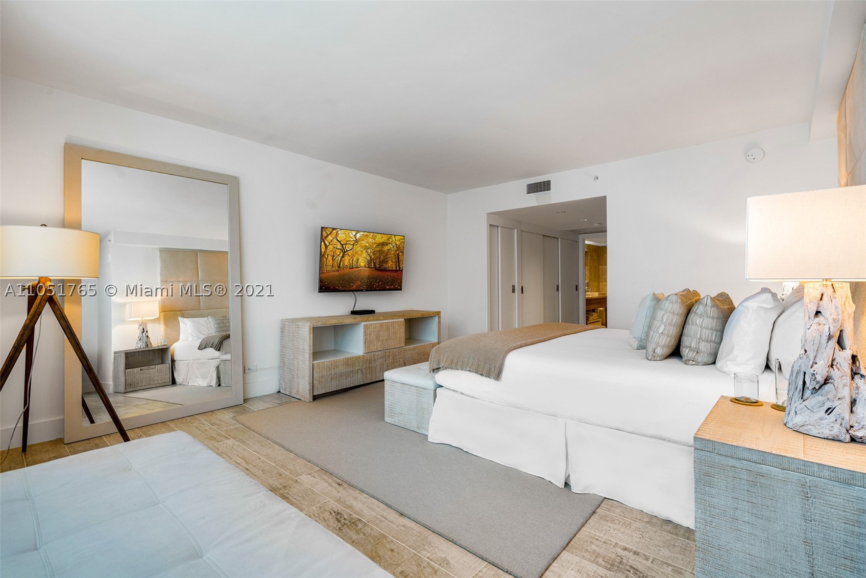 102 24th St #1115, Miami Beach FL 33139