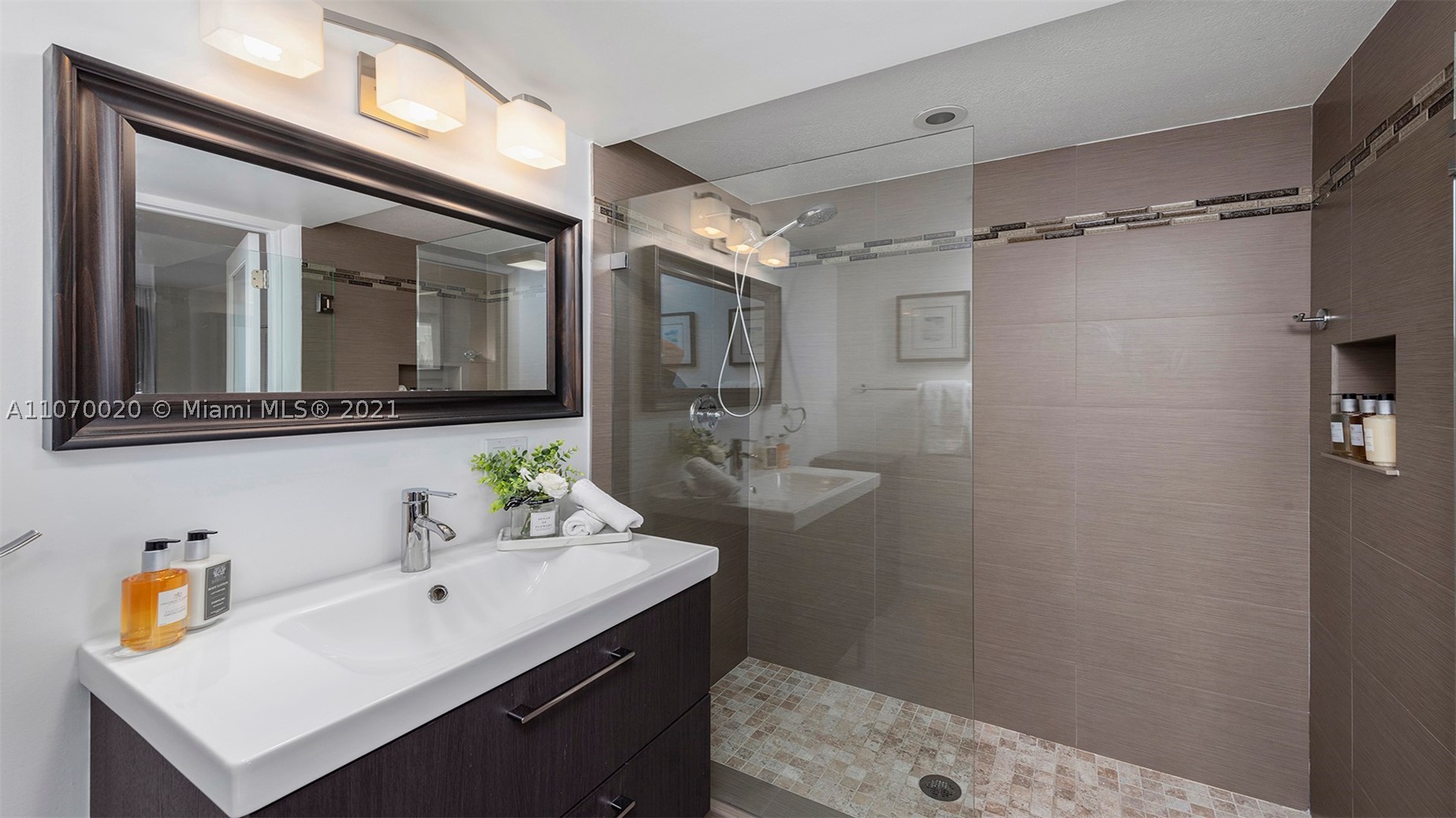 2301 Collins Ave #301, Miami Beach FL 33139