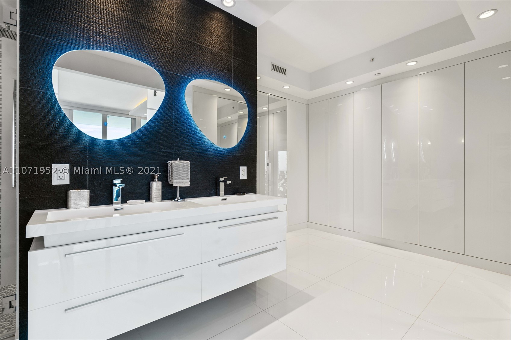 100 Lincoln Rd #PH6, Miami Beach FL 33139