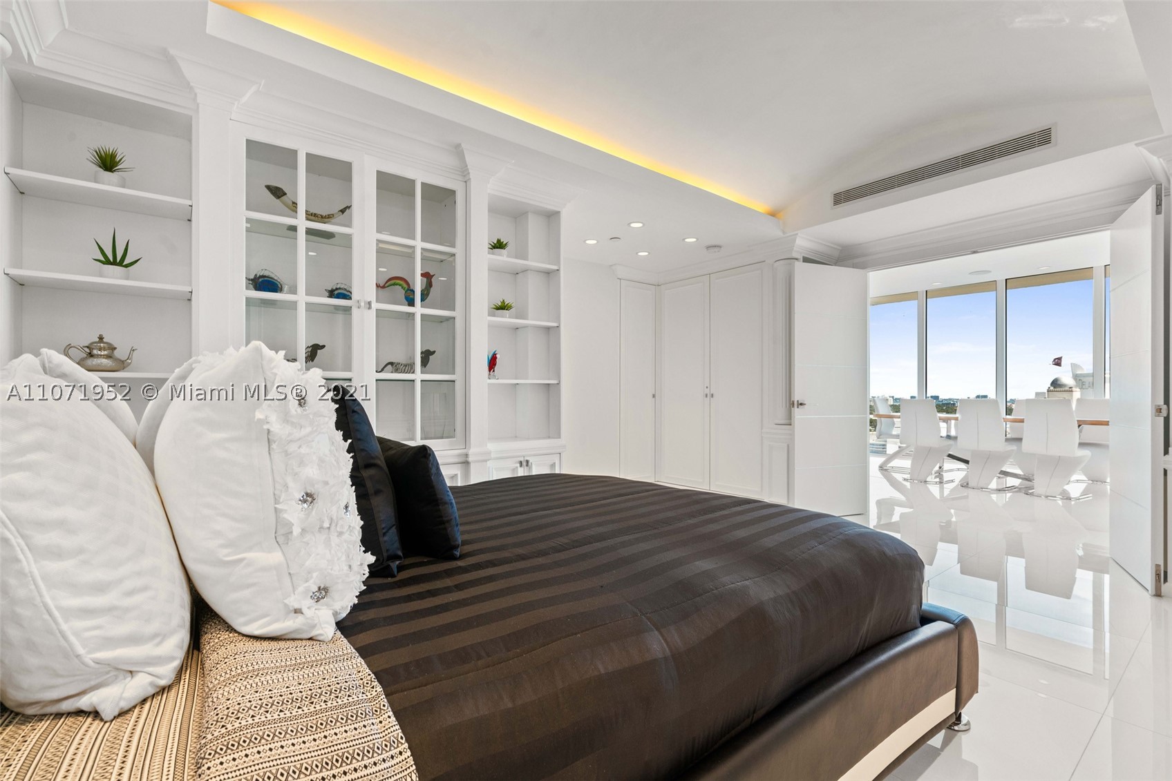 100 Lincoln Rd #PH6, Miami Beach FL 33139