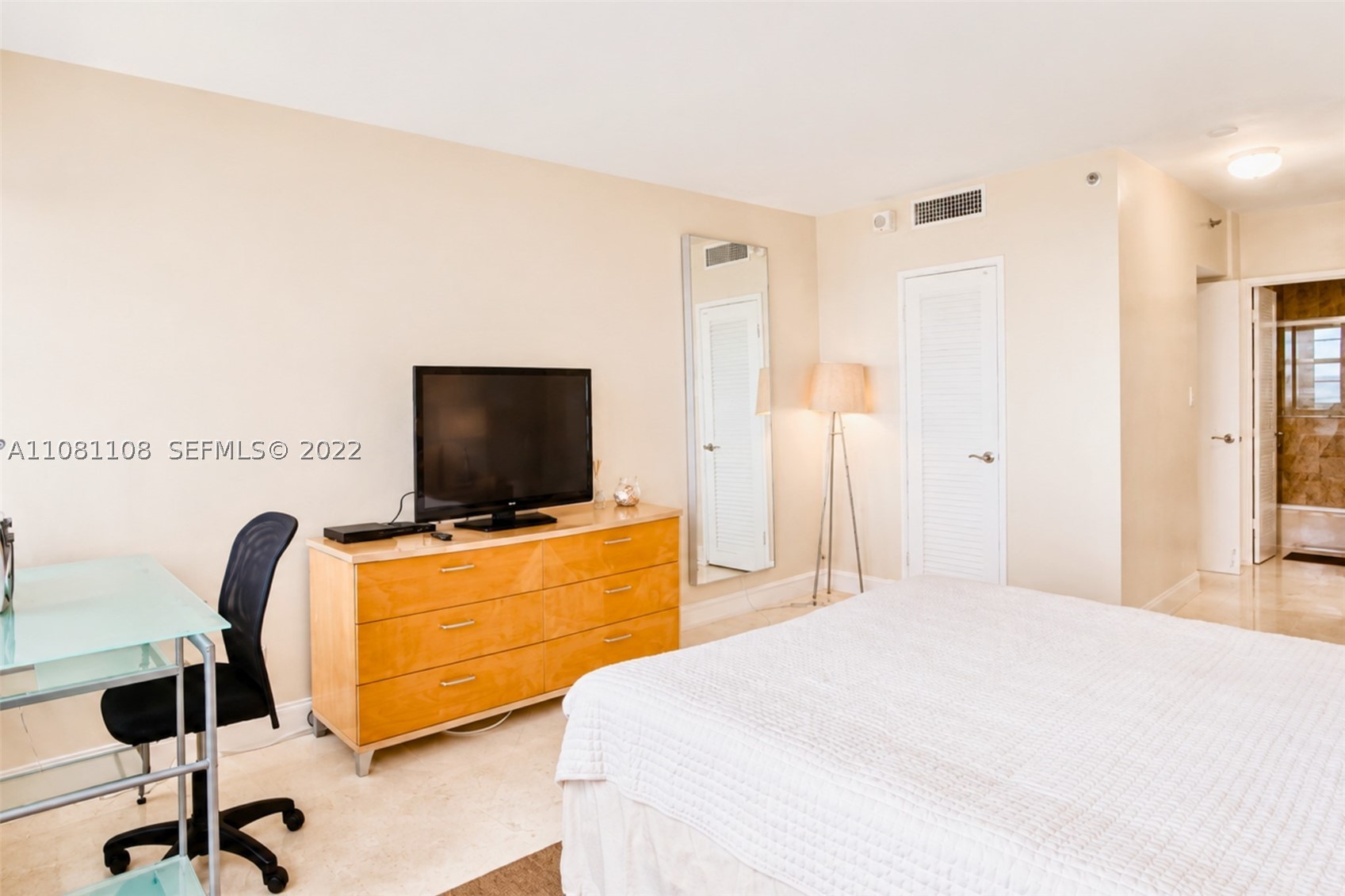 100 Lincoln Rd #1121, Miami Beach FL 33139