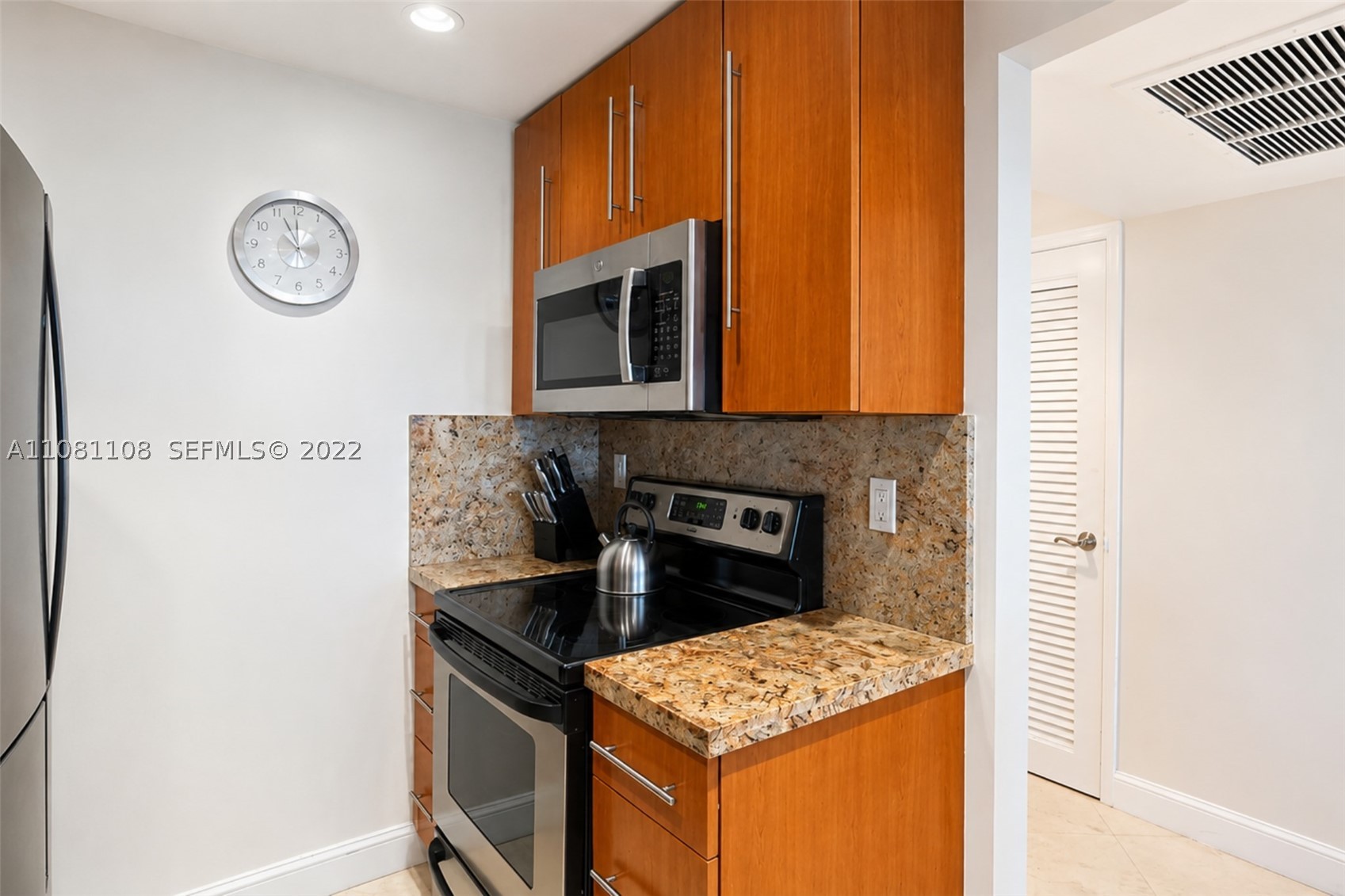 100 Lincoln Rd #1121, Miami Beach FL 33139