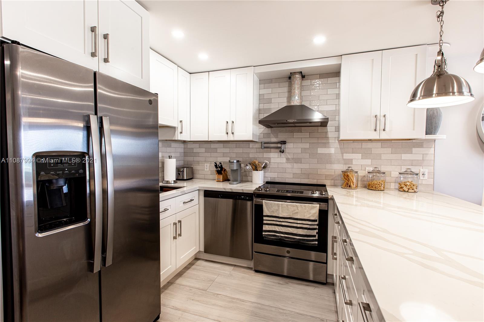 300 Oregon St #204, Hollywood FL 33019