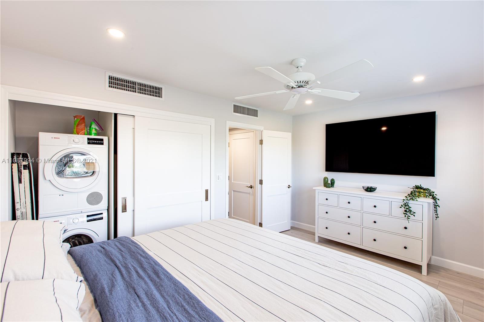 300 Oregon St #204, Hollywood FL 33019
