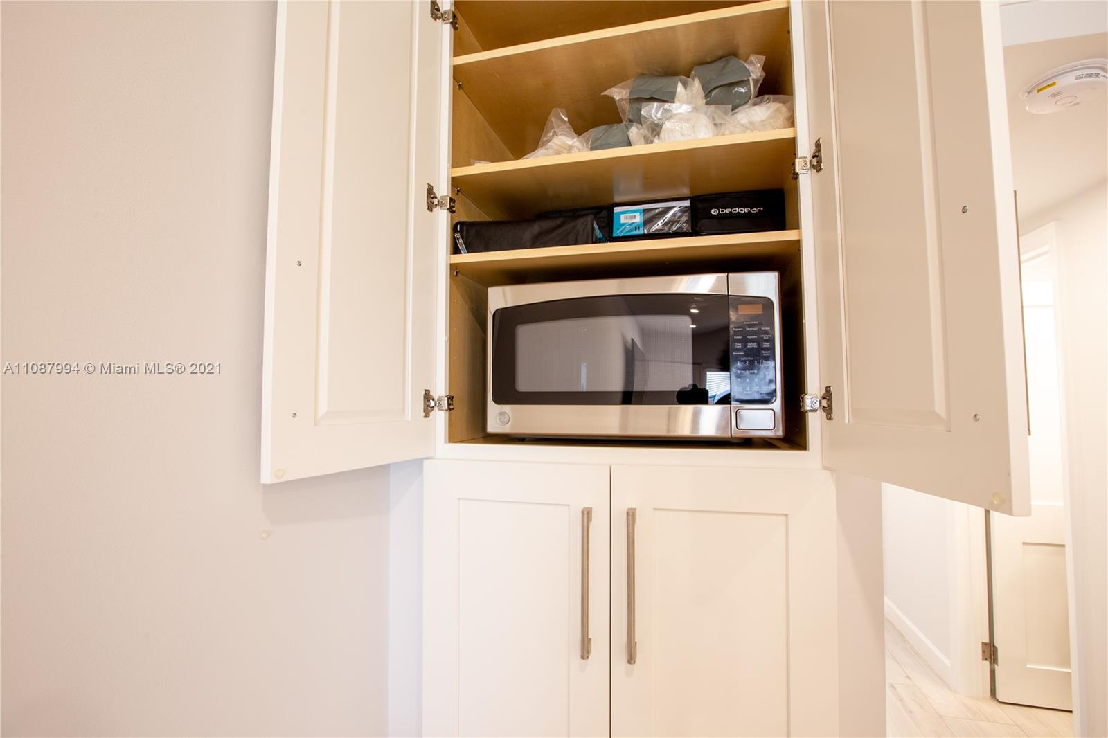 300 Oregon St #204, Hollywood FL 33019