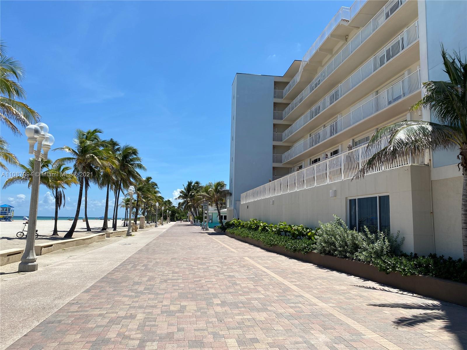 300 Oregon St #204, Hollywood FL 33019
