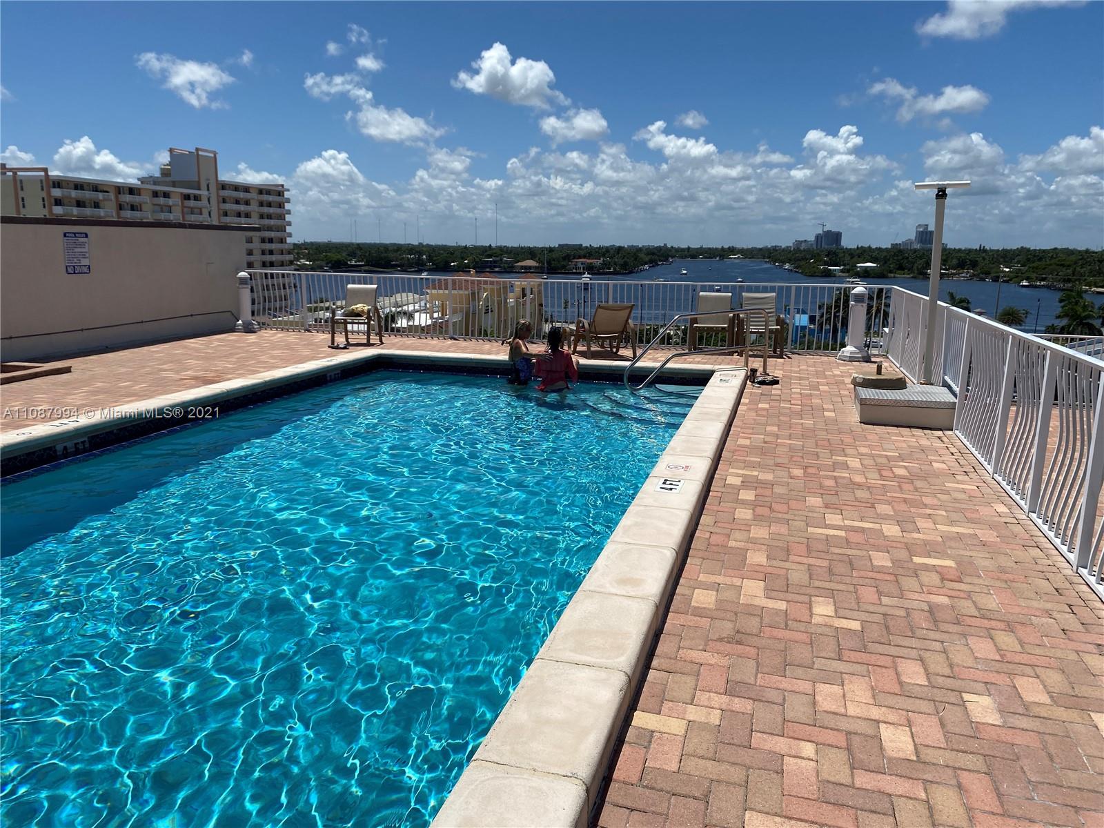 300 Oregon St #204, Hollywood FL 33019