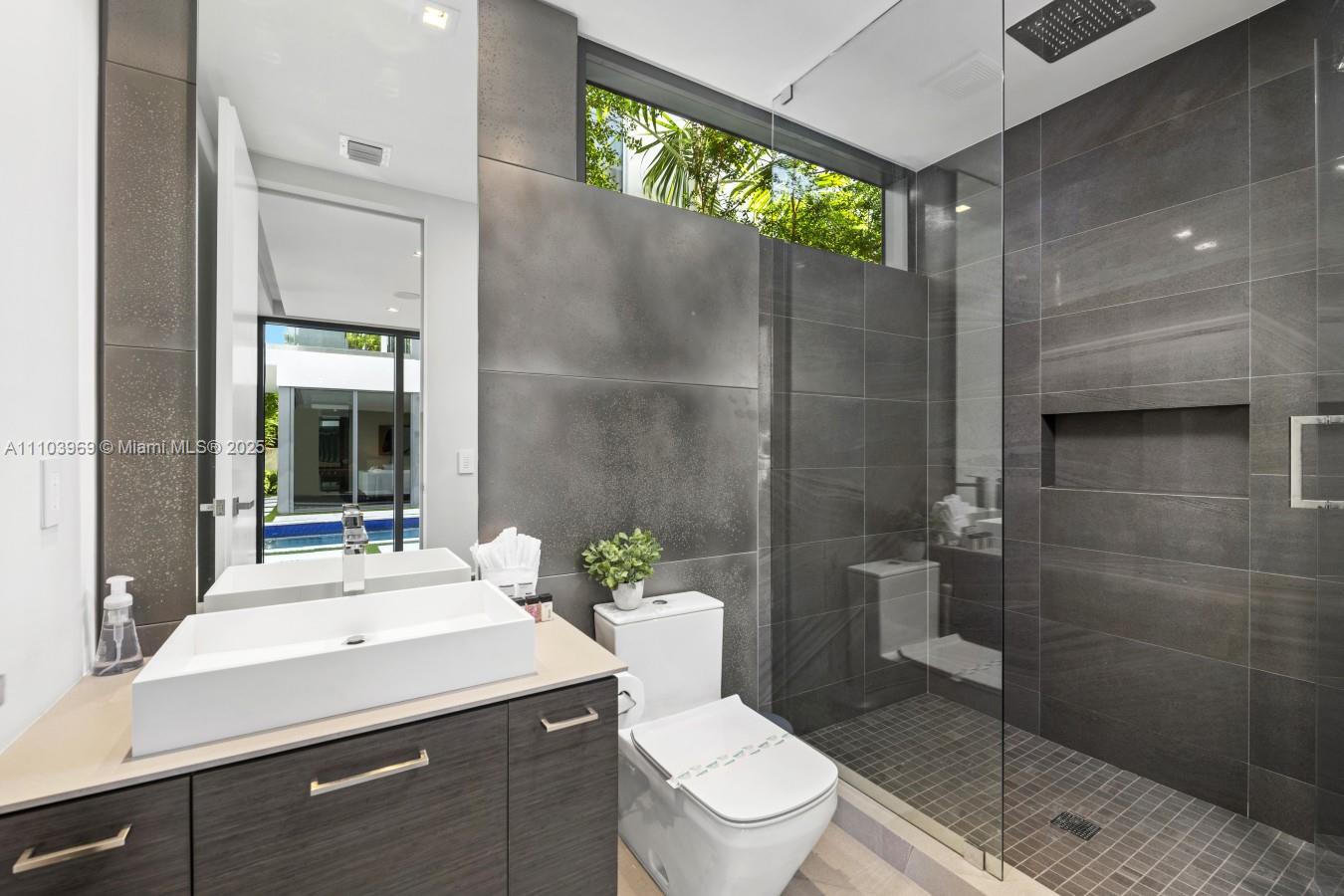 440 Mola Ave, Fort Lauderdale FL 33301