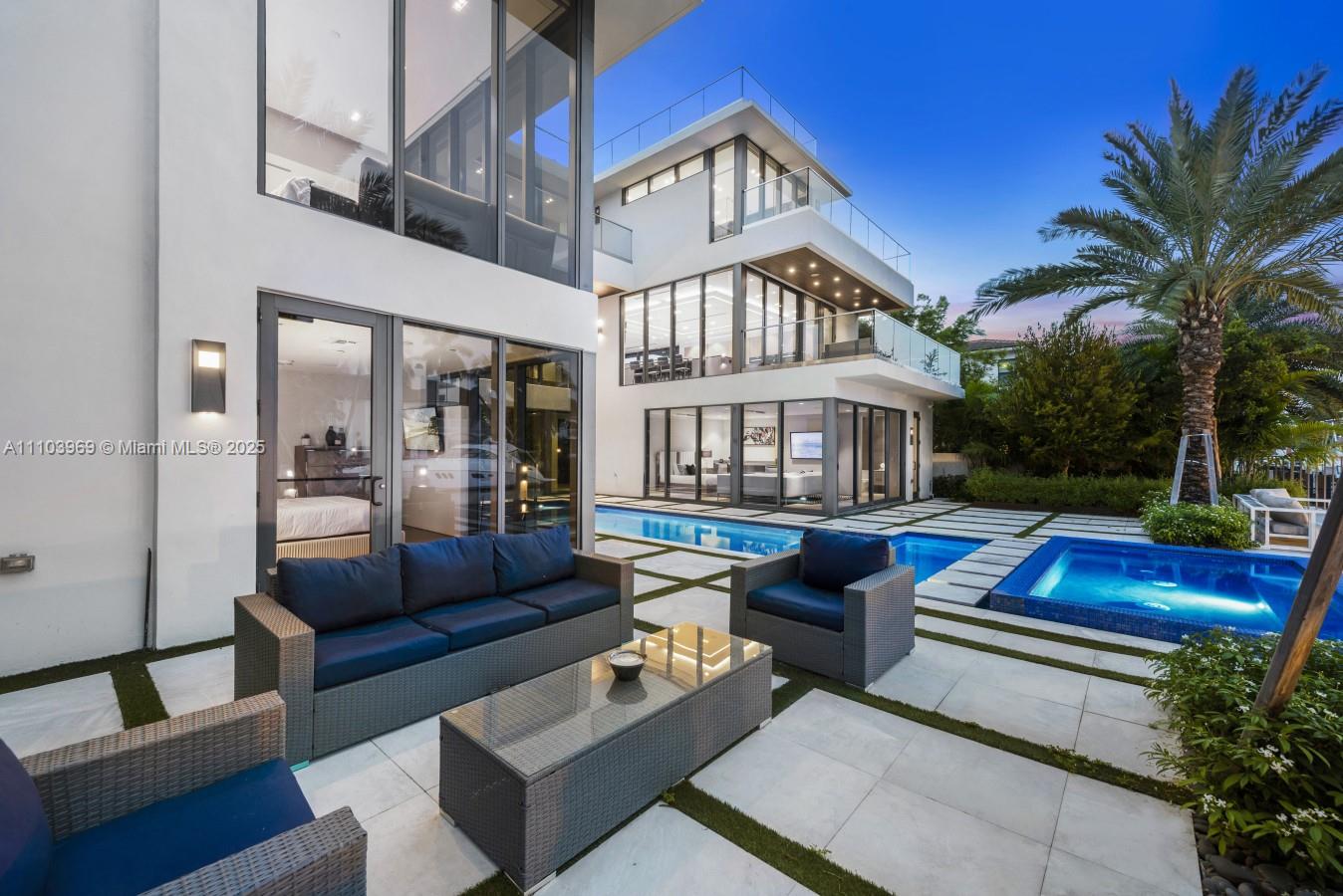 440 Mola Ave, Fort Lauderdale FL 33301