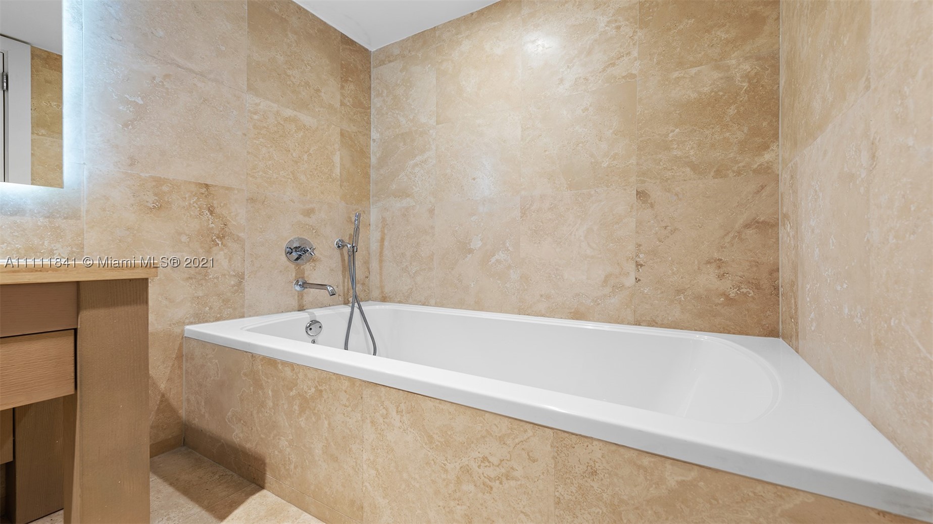 102 24th St #904, Miami Beach FL 33139