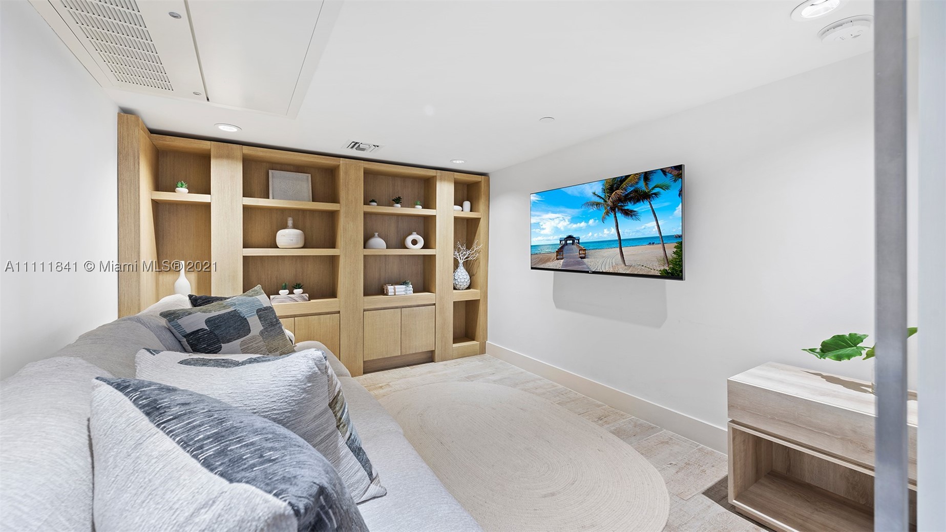 102 24th St #904, Miami Beach FL 33139