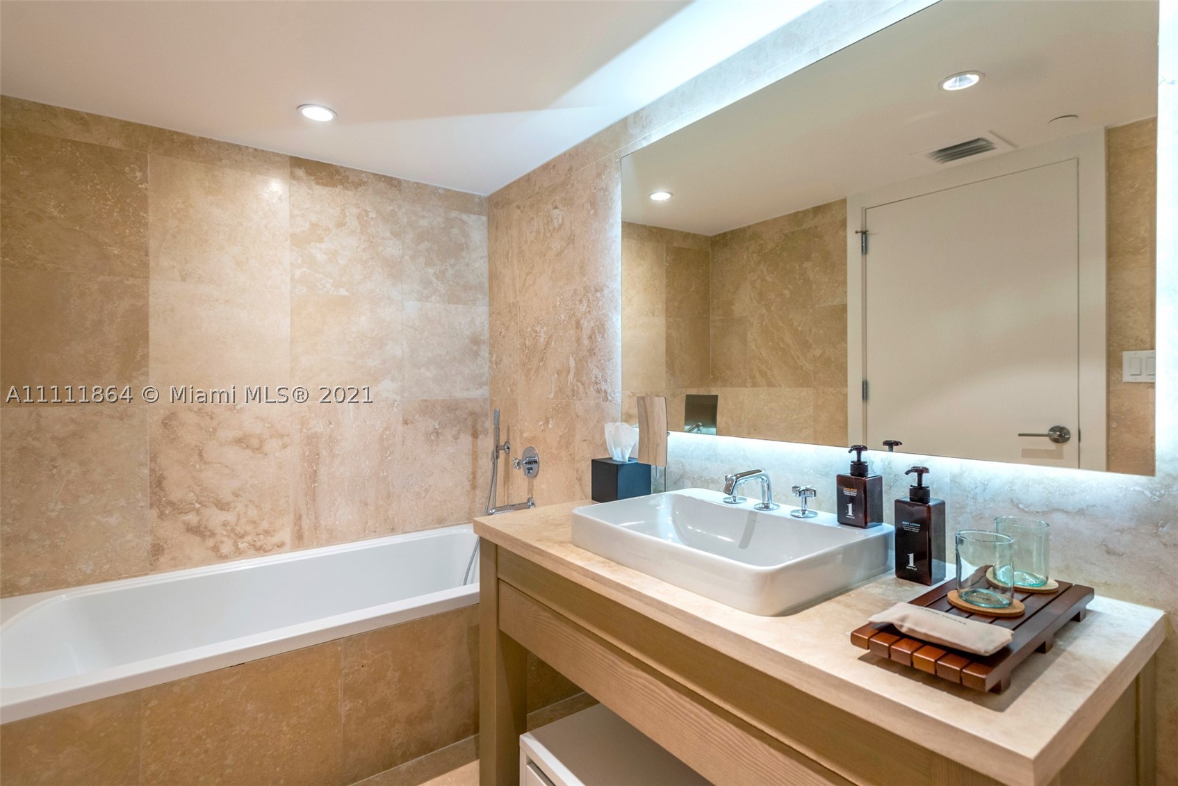 102 24th St #906, Miami Beach FL 33139