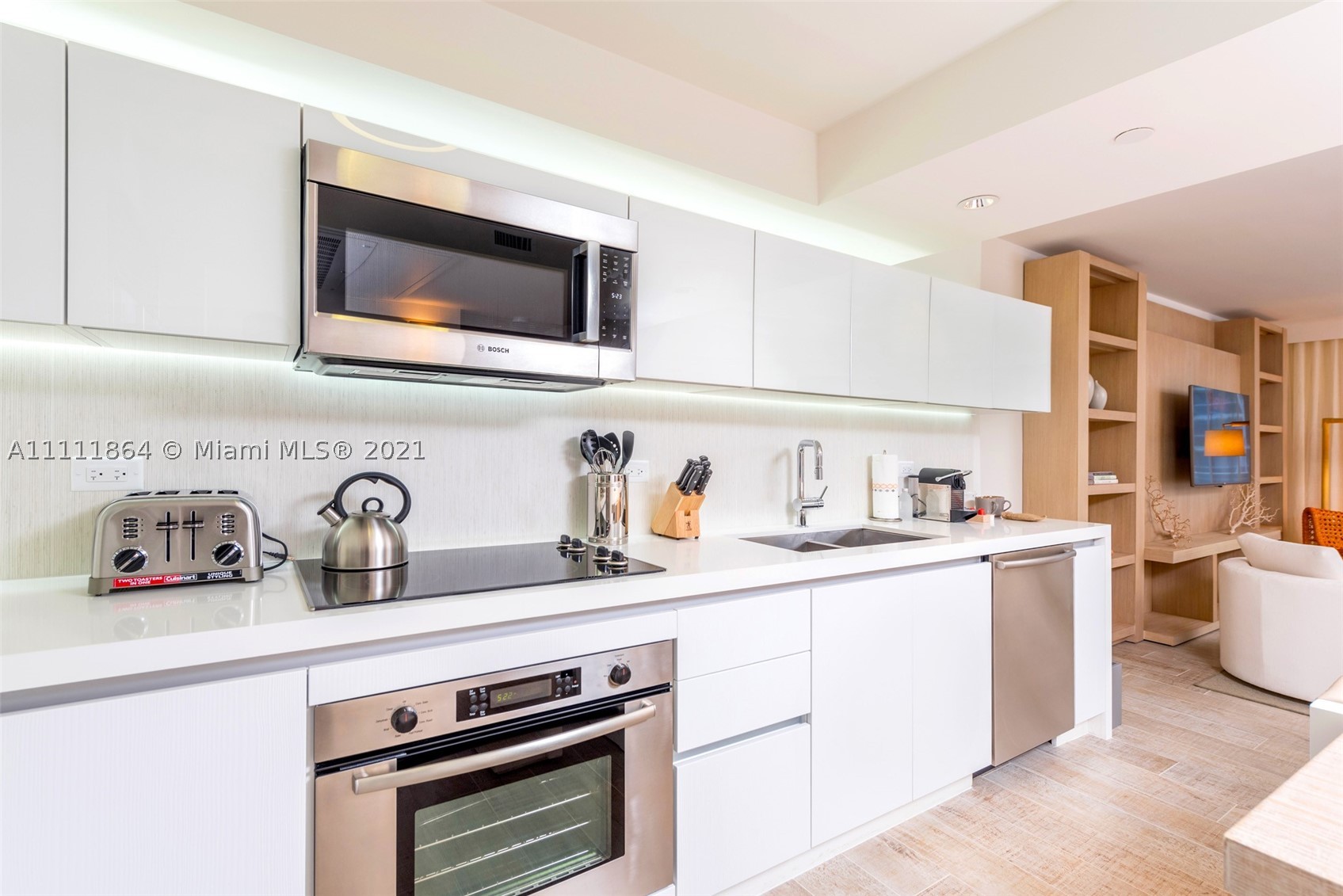 102 24th St #906, Miami Beach FL 33139