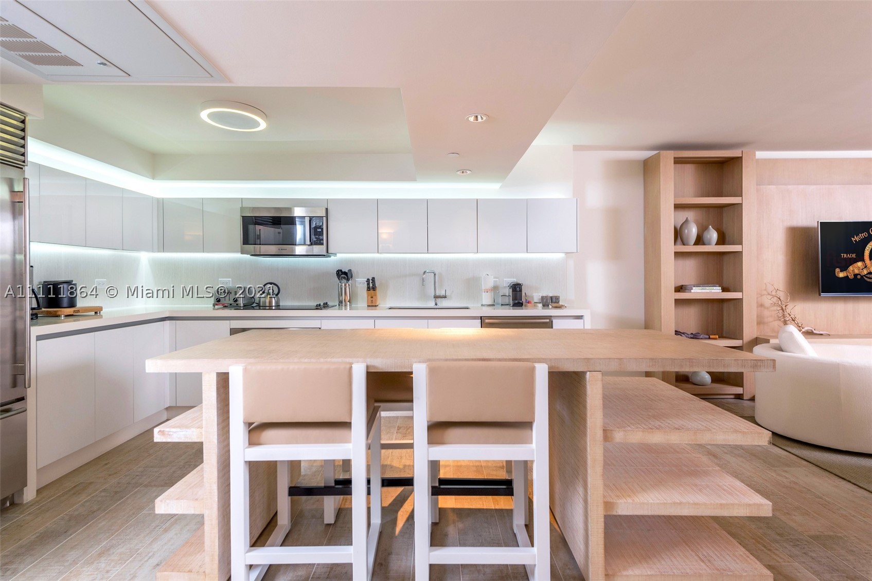 102 24th St #906, Miami Beach FL 33139