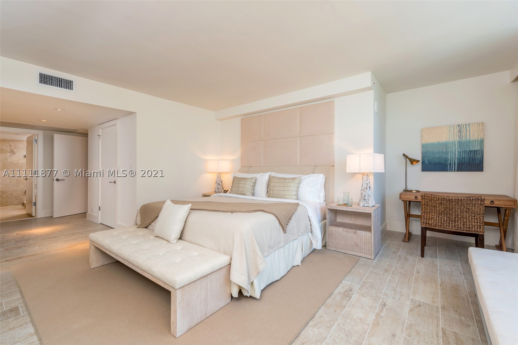 102 24th St #915, Miami Beach FL 33139