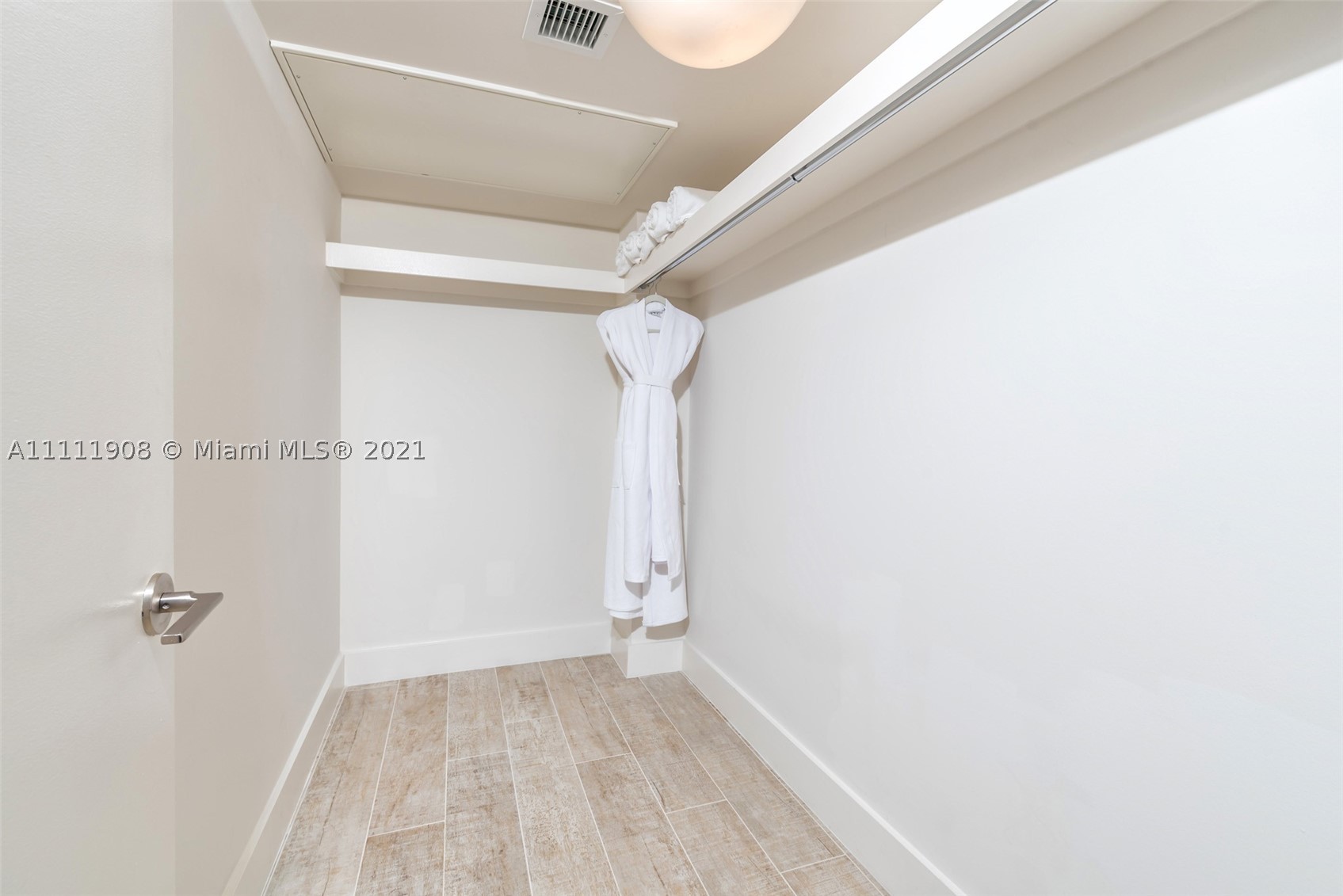 102 24th St #1019, Miami Beach FL 33139