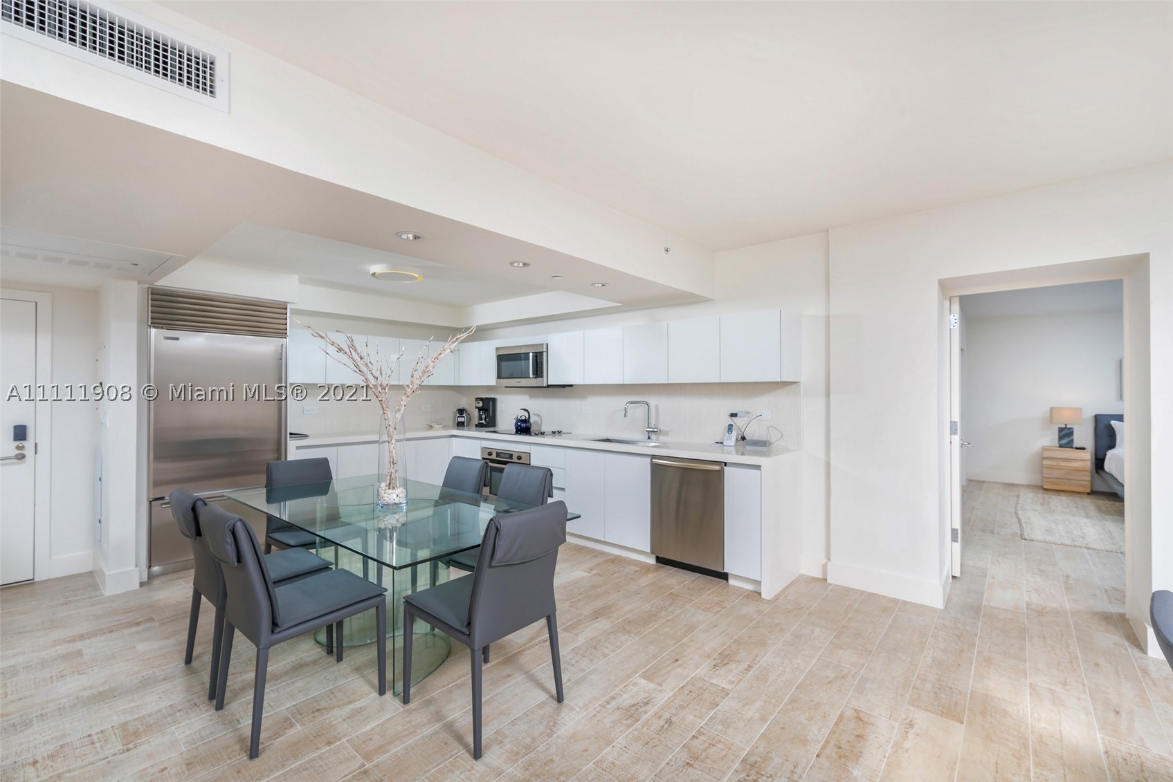 102 24th St #1019, Miami Beach FL 33139