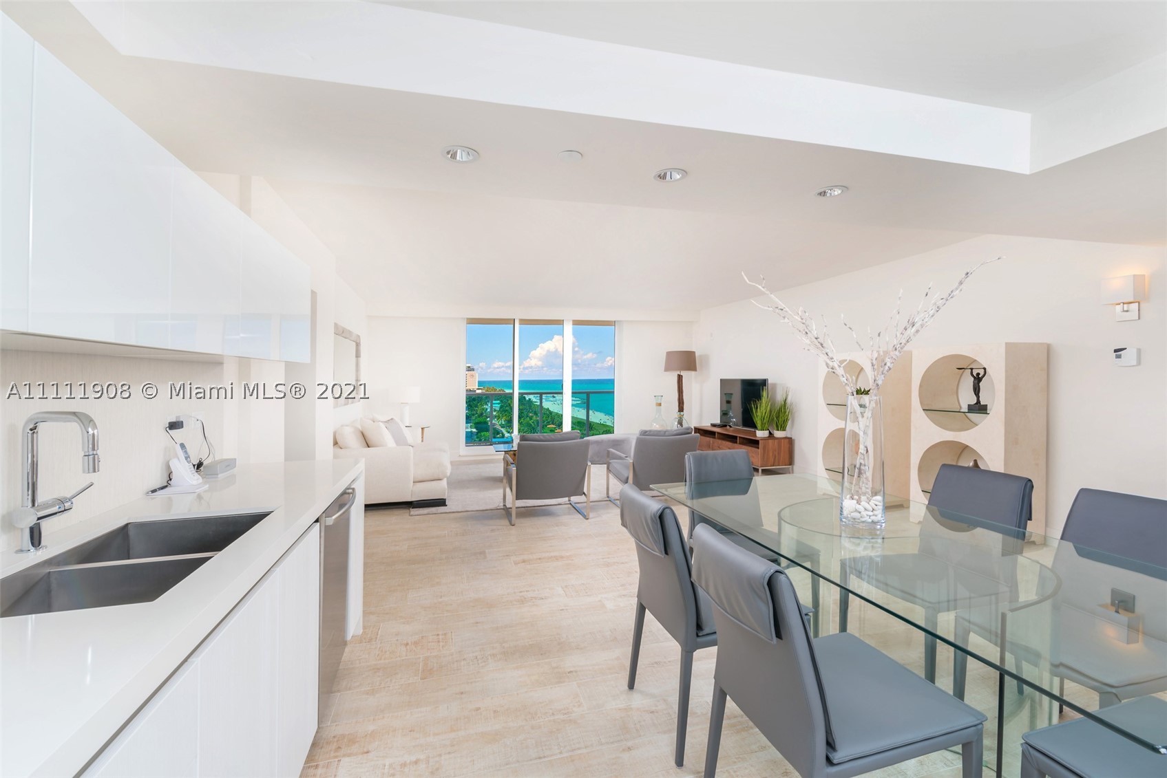 102 24th St #1019, Miami Beach FL 33139