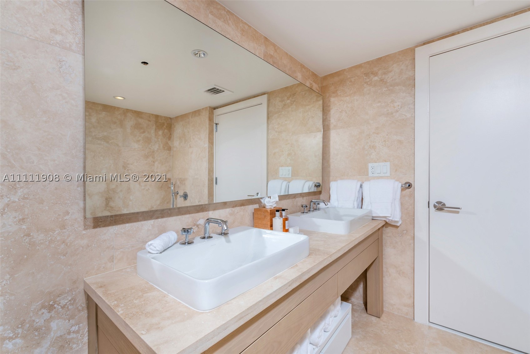102 24th St #1019, Miami Beach FL 33139
