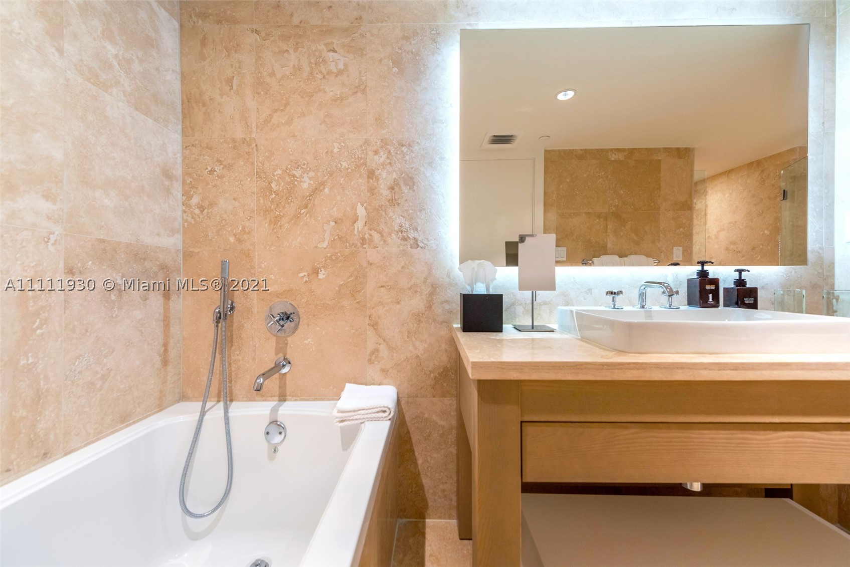102 24th St #1106, Miami Beach FL 33139