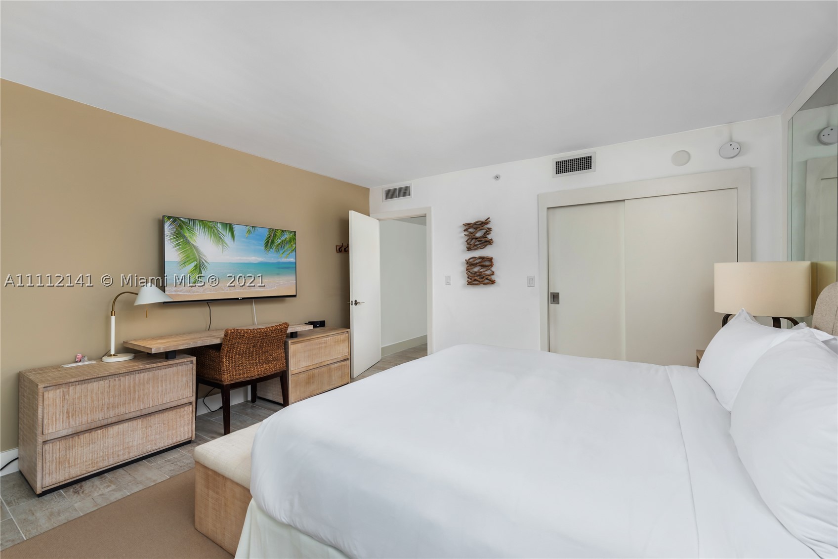 102 24th St #1208, Miami Beach FL 33139